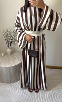 ROBE À RAYURES AVEC CEINTURE | MARRON