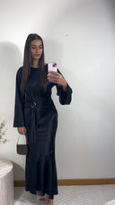 ROBE SATINÉE A BIJOUX | NOIR