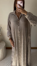 ROBE CHEMISE PLISSÉE LARGE | TAUPE