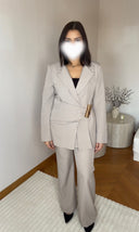 ENSEMBLE TAILLEUR TAUPE AVEC DORURE